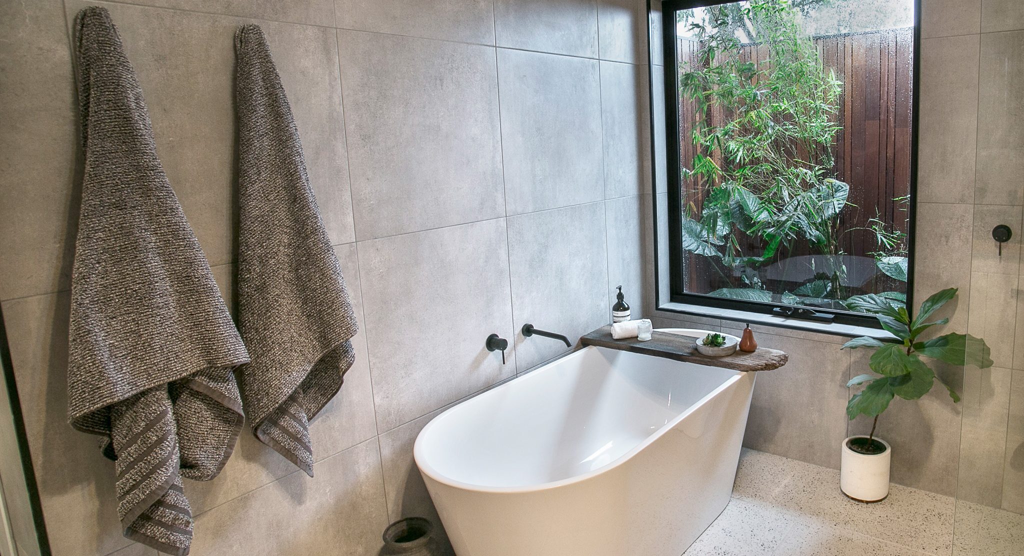 Free standing bath