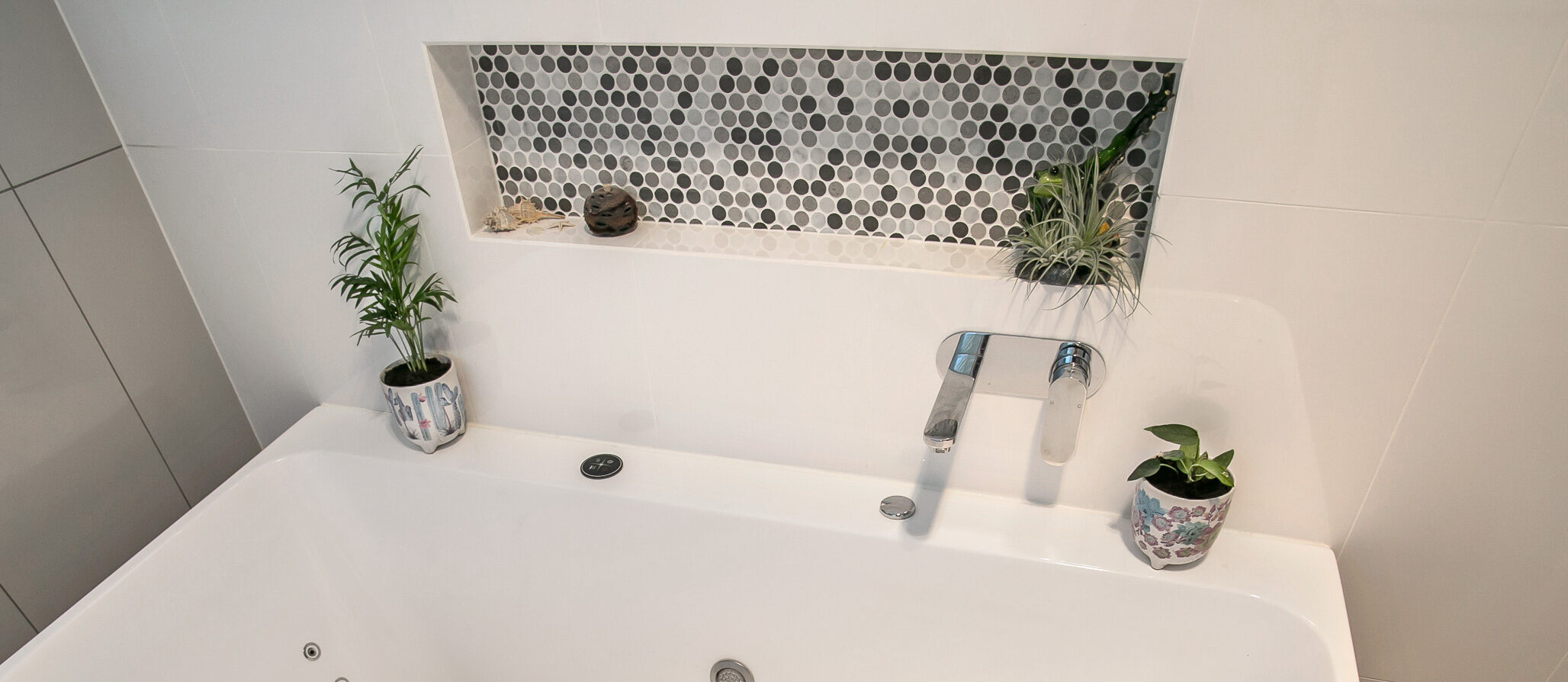 Contemporary bath makeover